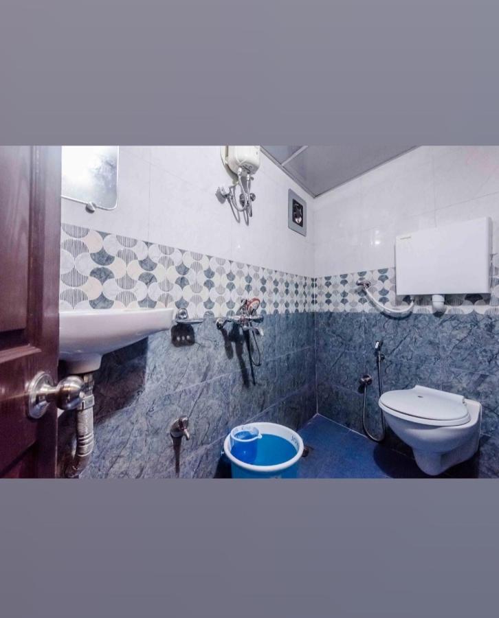 Awesome Dormitory Male Only Mumbai  Buitenkant foto